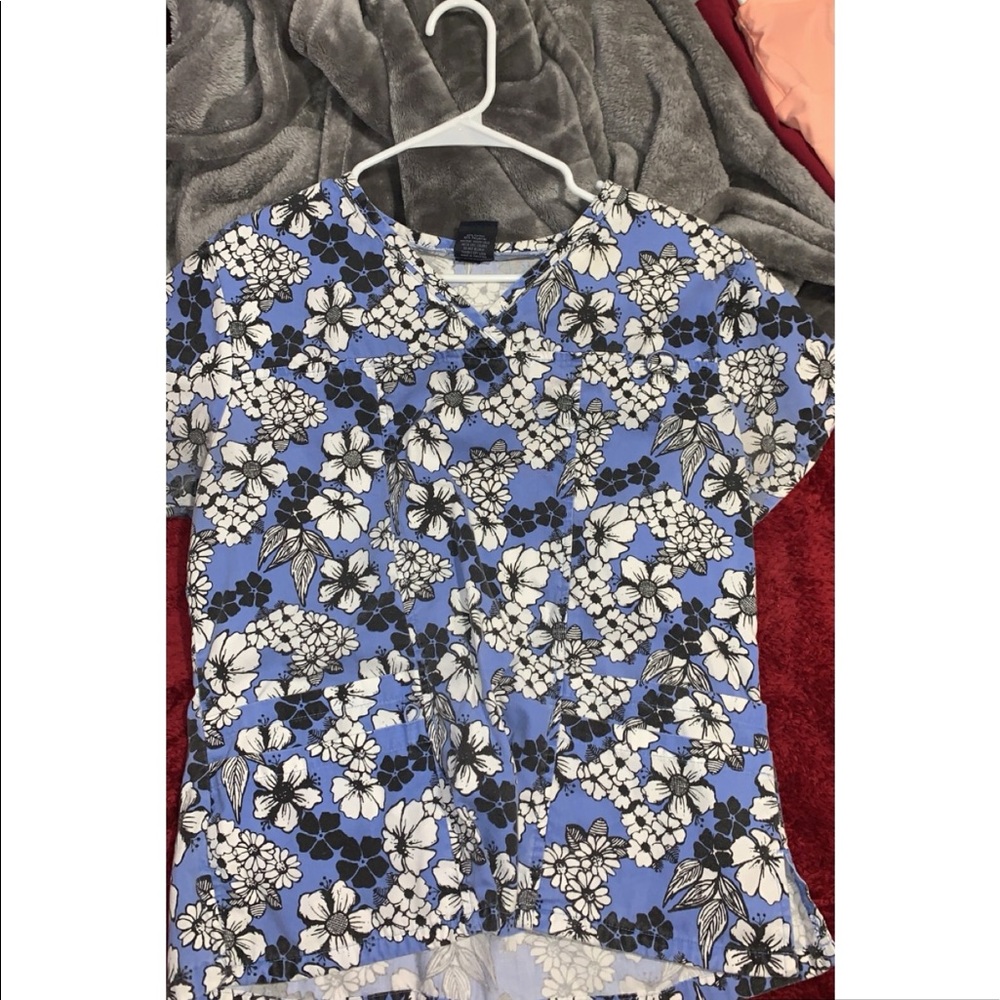 Scrub top